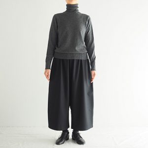 黒　モデル身長158㎝　Mサイズ着用