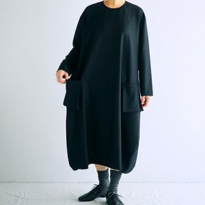 黒　モデル身長158㎝　Mサイズ着用