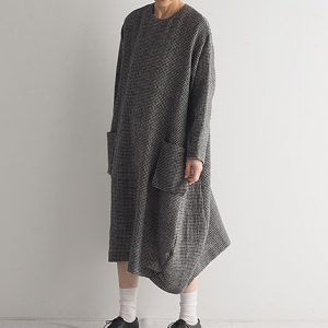 白×黒　モデル身長164㎝　Mサイズ着用